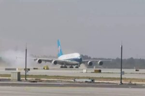 Пекинский аэропорт Dacin принял первый А380